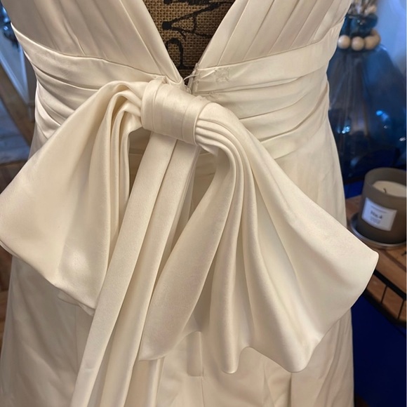 Oleg Cassini designer wedding gown 12 - Picture 6 of 12